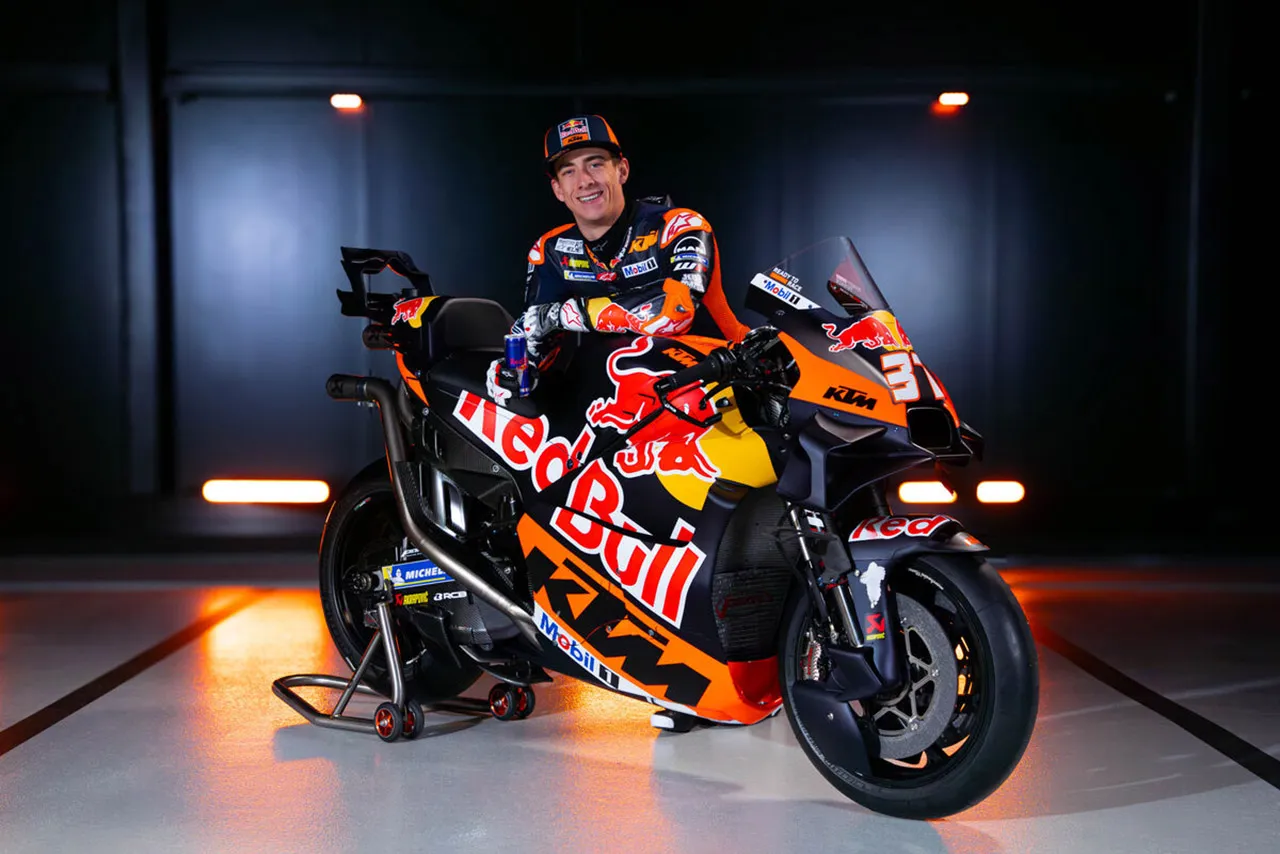 asimg_666535_Acosta_KTM_RC16_MotoGP_Team-Presentation_2025_02_Brad-Binder-_-Pedro-Acosta-_-Red-Bull-KTM-Factory-Racing-2025_ba679b4bcdb1351.webp