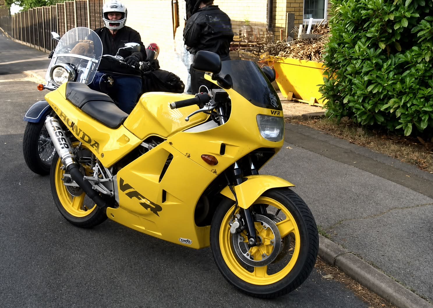 Sparky The Flying Banana vs the M25